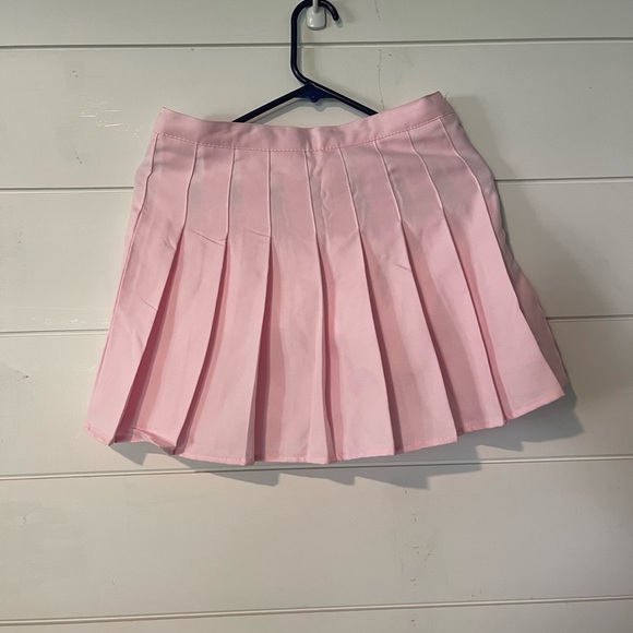Brand new pink pleated skort. Size Large - Picture 5 of 5